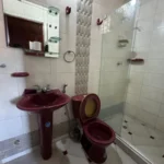 Baño completo de Casa 22 en Santa Marta