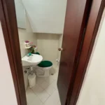 Baño social ubicado en el primer piso
