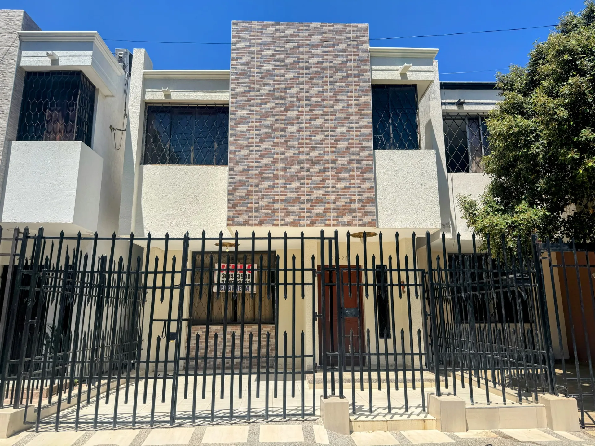 Fachada real de Casa 22 en Jardín-Santa Rita, Santa Marta