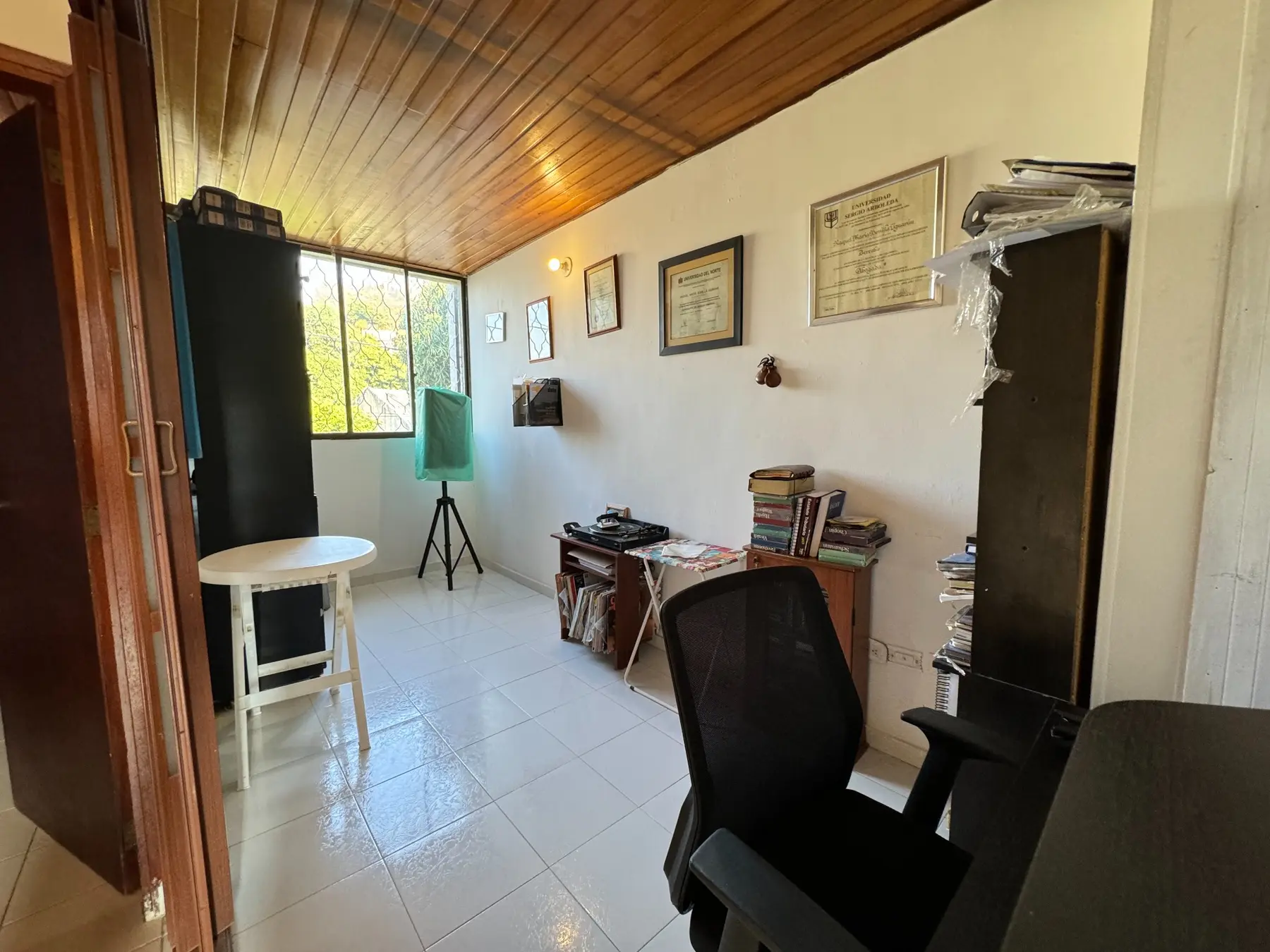 Estudio versátil en el segundo piso de Casa 22