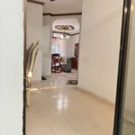 Pasillo y distribución del primer piso de Casa 22